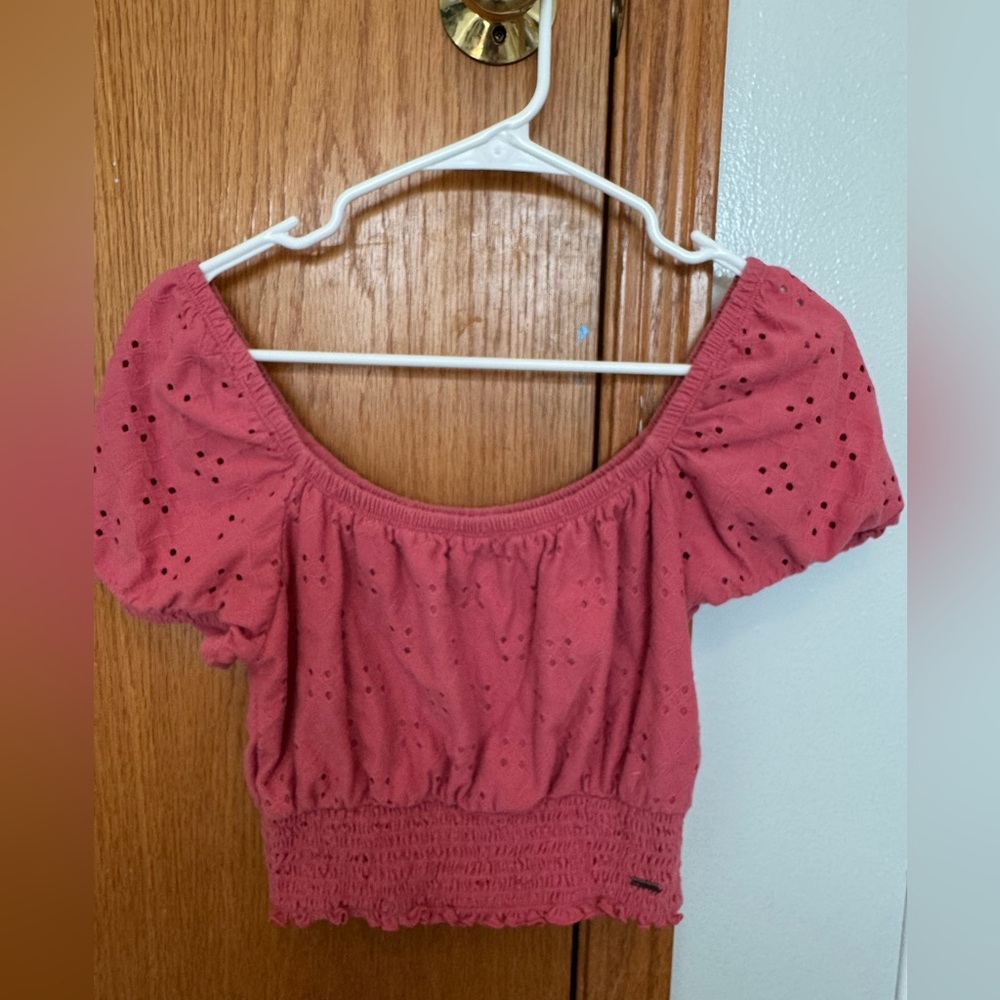 Hollister SMALL coral short sleeve seersucker fabric top